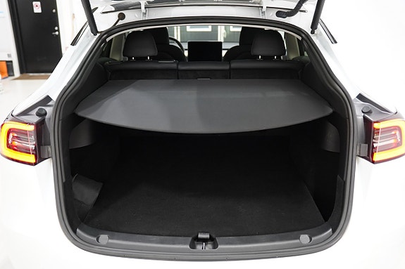Tesla Model Y 22 of 23