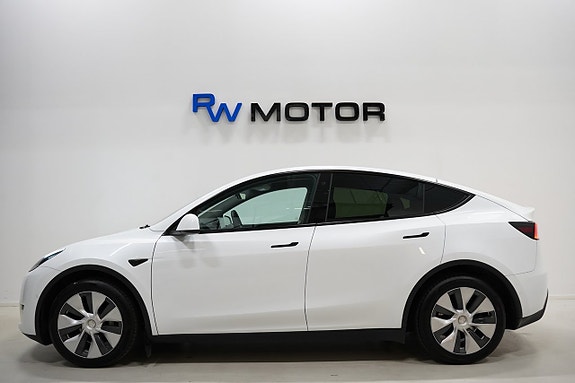 Tesla Model Y 4 of 23