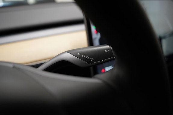 Tesla Model Y 14 of 23
