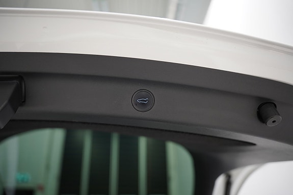 Tesla Model Y 23 of 23