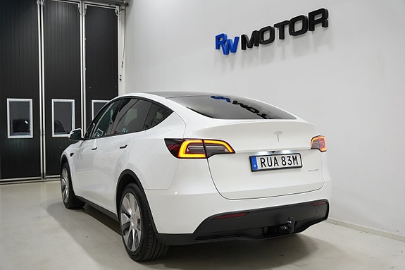 Tesla Model Y 5 of 23