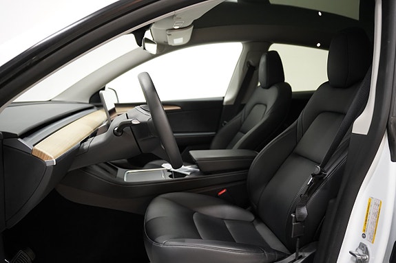 Tesla Model Y 8 of 23