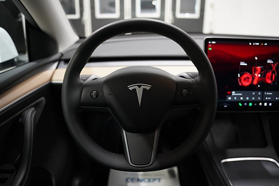 Tesla Model Y 13 of 23