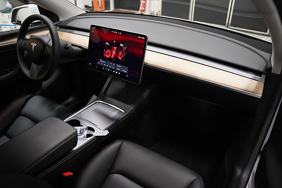 Tesla Model Y 11 of 23