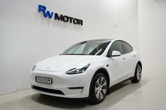 Tesla Model Y 3 of 23