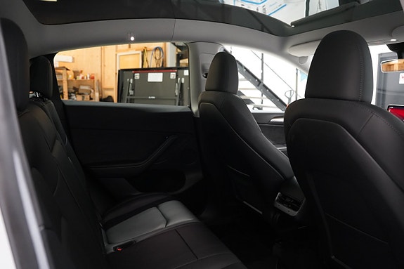 Tesla Model Y 21 of 23