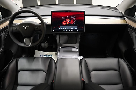 Tesla Model Y 12 of 23