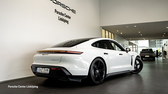Porsche Taycan 4S 8 of 25