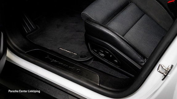 Porsche Taycan 4S 19 of 25