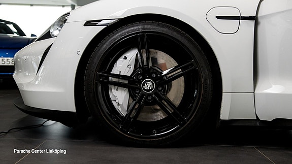 Porsche Taycan 4S 9 of 25