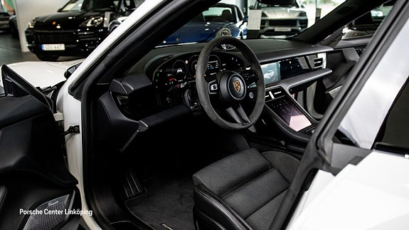 Porsche Taycan 4S 10 of 25