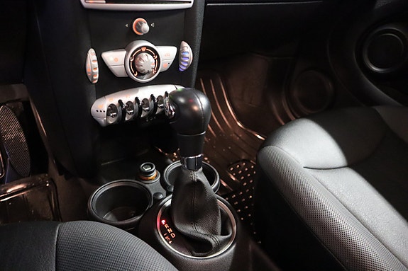 MINI Cooper 9 of 15