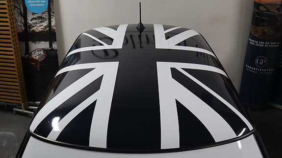 MINI Cooper 7 of 15