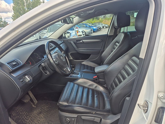 Volkswagen Passat 13 of 21