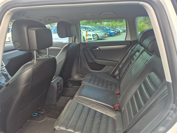 Volkswagen Passat 14 of 21