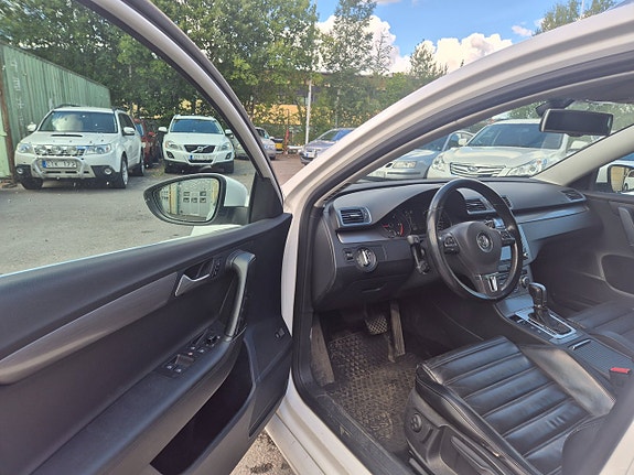 Volkswagen Passat 15 of 21