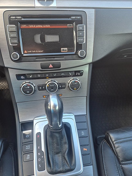 Volkswagen Passat 17 of 21