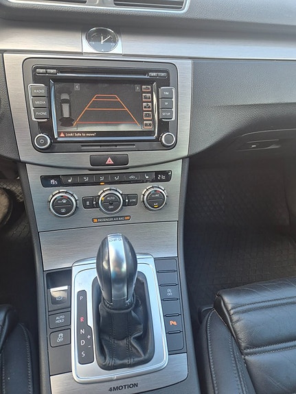 Volkswagen Passat 19 of 21