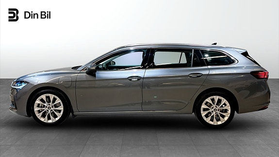 Skoda Superb 2 of 23