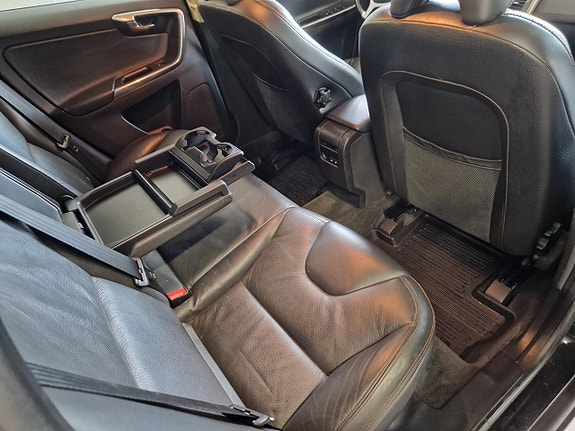 Volvo XC60 10 of 15