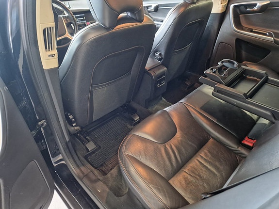 Volvo XC60 11 of 15