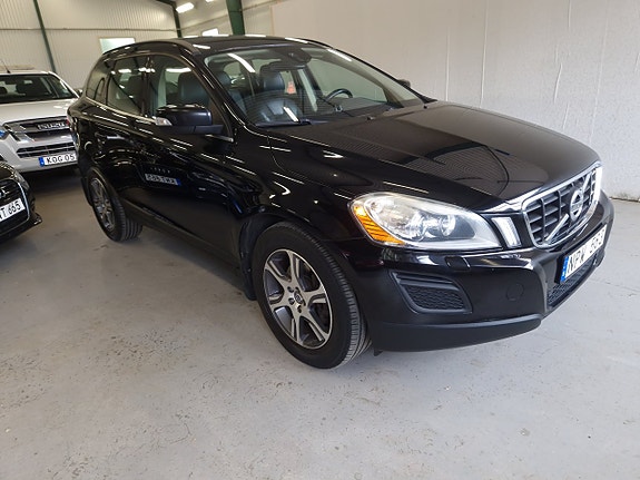 Volvo XC60 2 of 15