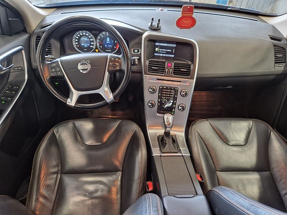 Volvo XC60 7 of 15