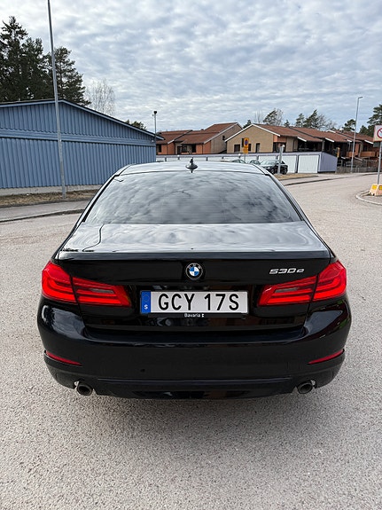 BMW 530e 2 of 14
