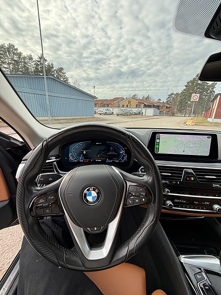 BMW 530e 8 of 14
