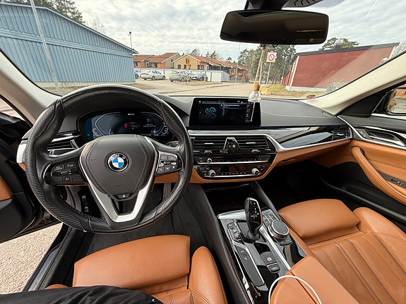 BMW 530e 9 of 14