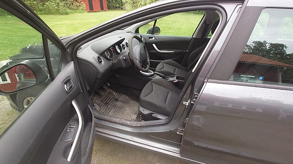 Peugeot 308 SW 9 of 9
