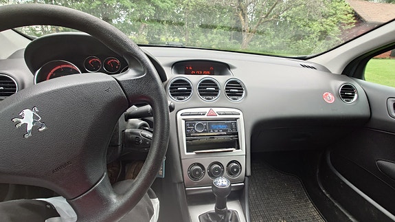 Peugeot 308 SW 5 of 9