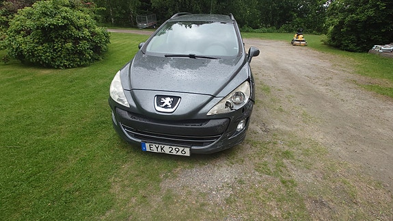 Peugeot 308 SW 2 of 9
