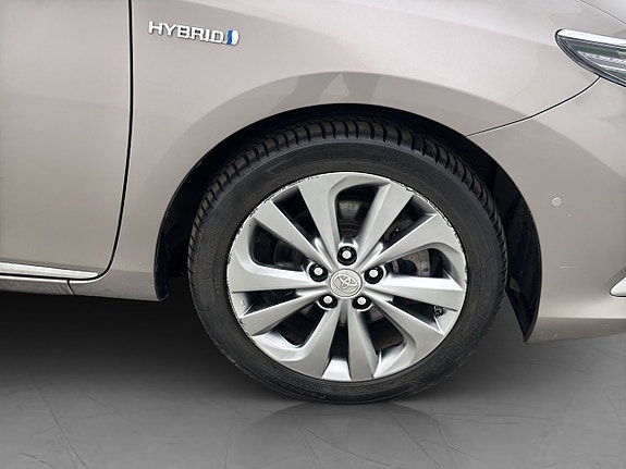 Toyota Auris 27 of 27