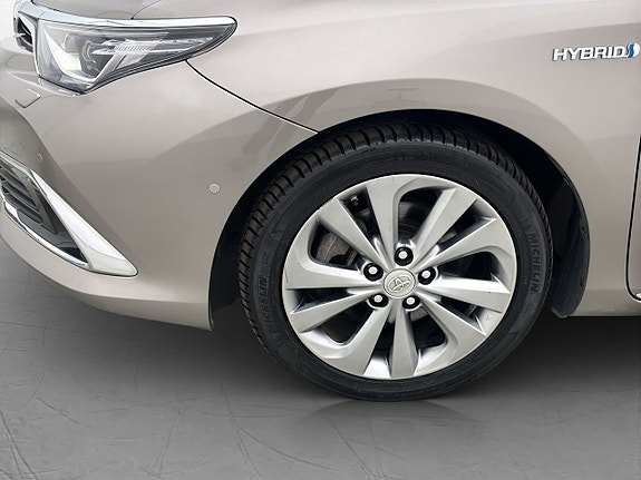 Toyota Auris 24 of 27