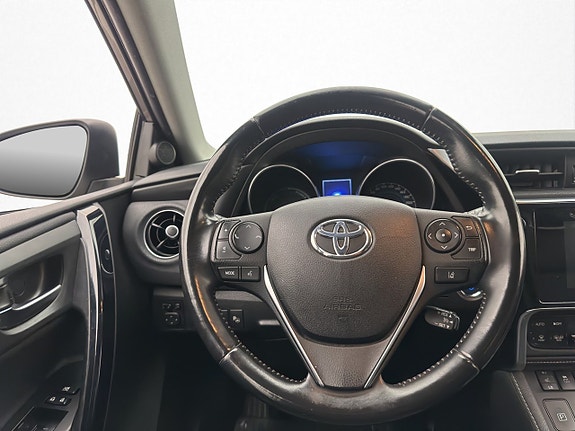 Toyota Auris 11 of 27
