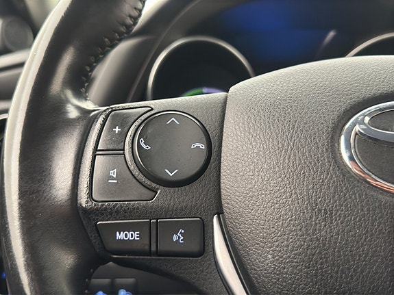 Toyota Auris 12 of 27