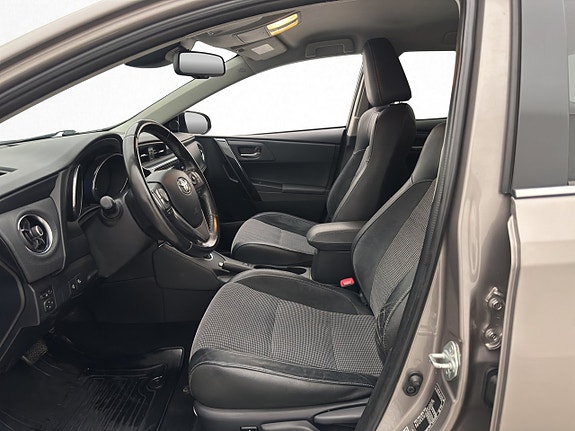Toyota Auris 10 of 27