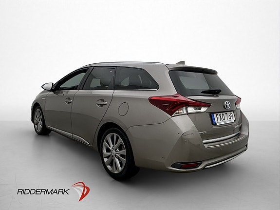 Toyota Auris 8 of 27