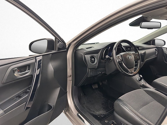 Toyota Auris 9 of 27