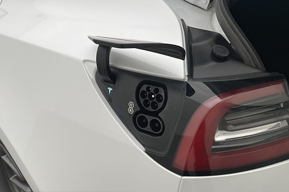 Tesla Model 3 28 of 28