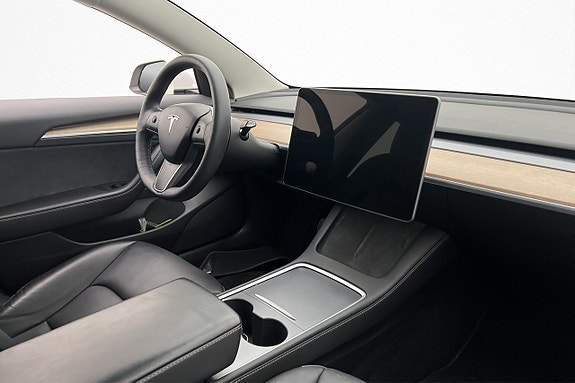 Tesla Model 3 21 of 28