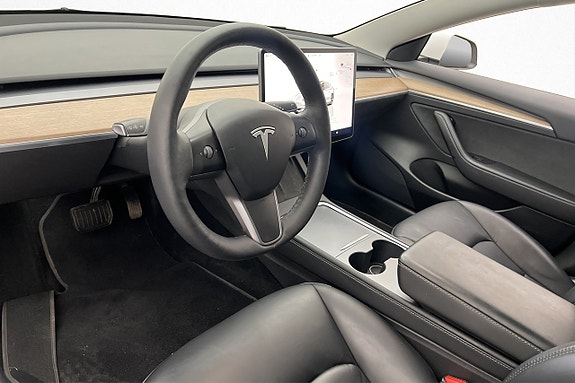 Tesla Model 3 9 of 28