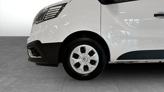 Renault Trafic 9 of 9