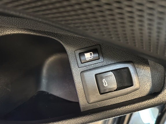 BMW 330e 17 of 20