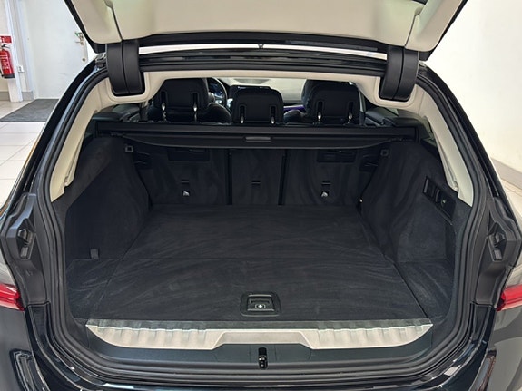 BMW 330e 14 of 20