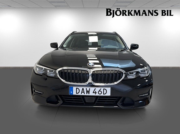 BMW 330e 2 of 20