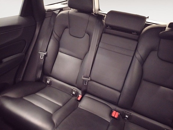 Volvo XC60 14 of 23
