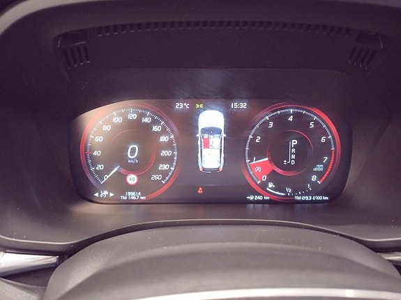 Volvo XC60 12 of 23