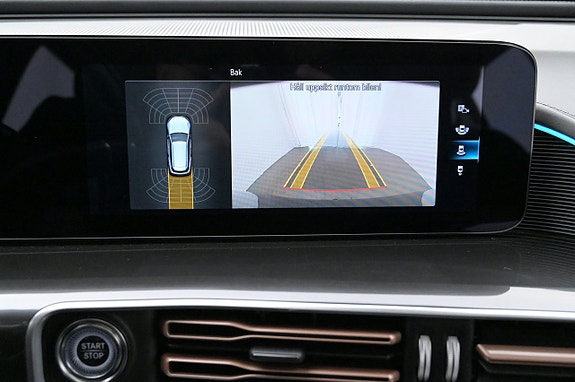 Mercedes-Benz EQC400 13 of 27